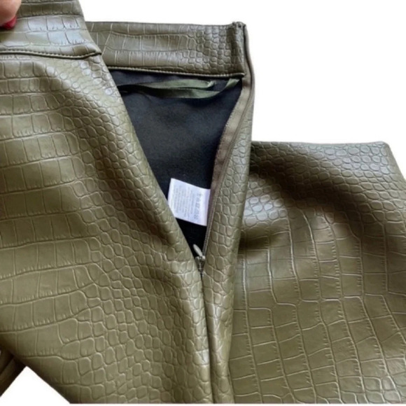 MESHKI Annabelle Olive Green Faux Leather Pants Size XS - Picture 7 of 13
